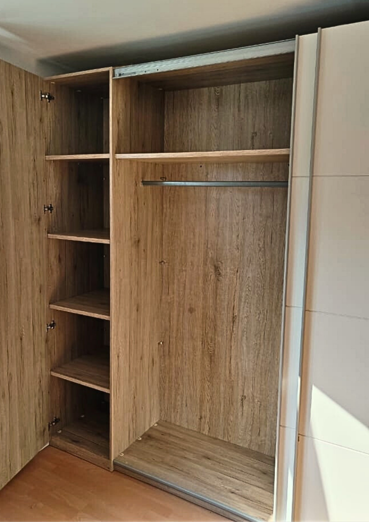 005 Ormar s ogledalom