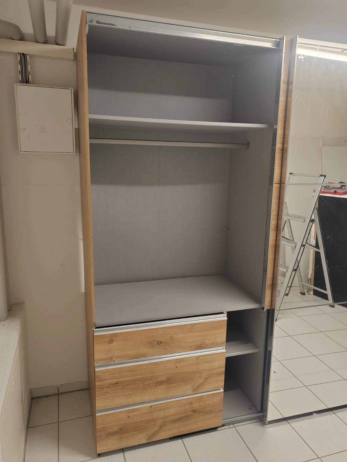 028 Klizni ormar s ogledalom