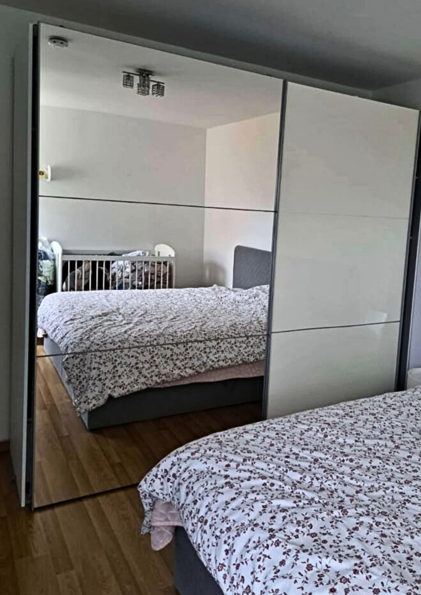 002 Dvokrilni ormar s ogledalom