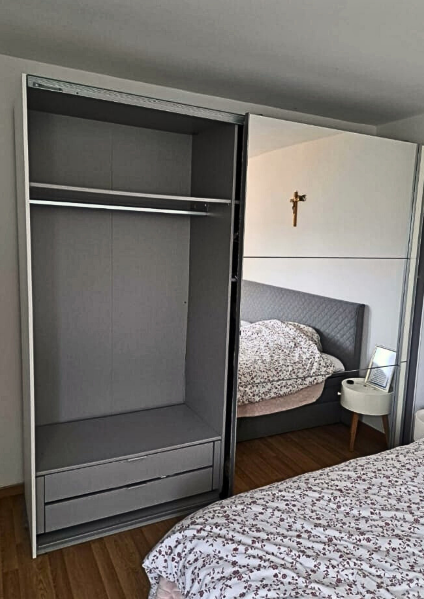 002 Dvokrilni ormar s ogledalom