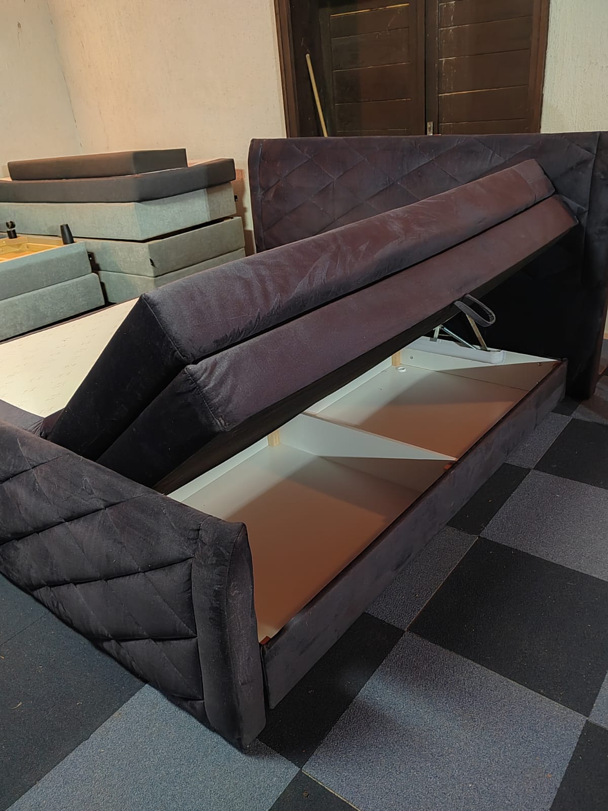 001 Box krevet sa sandukom