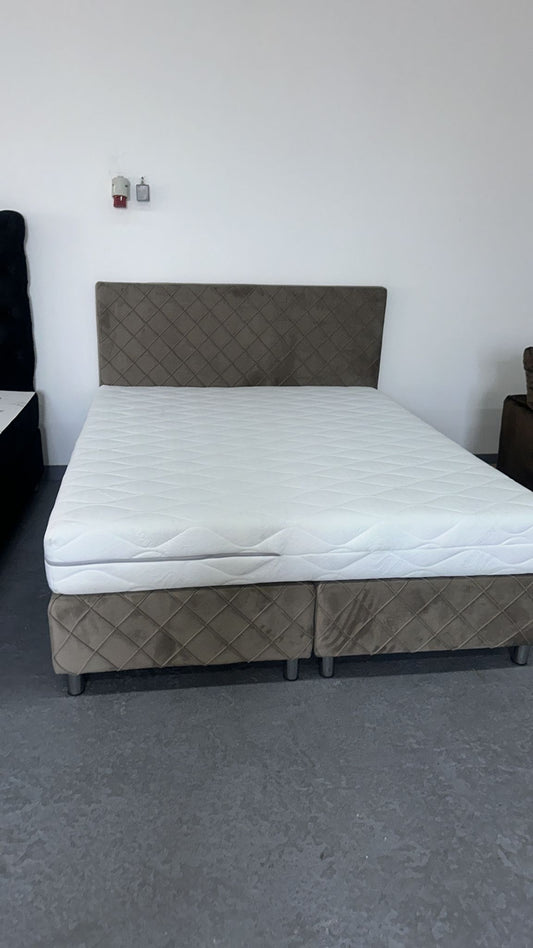 037 Box krevet